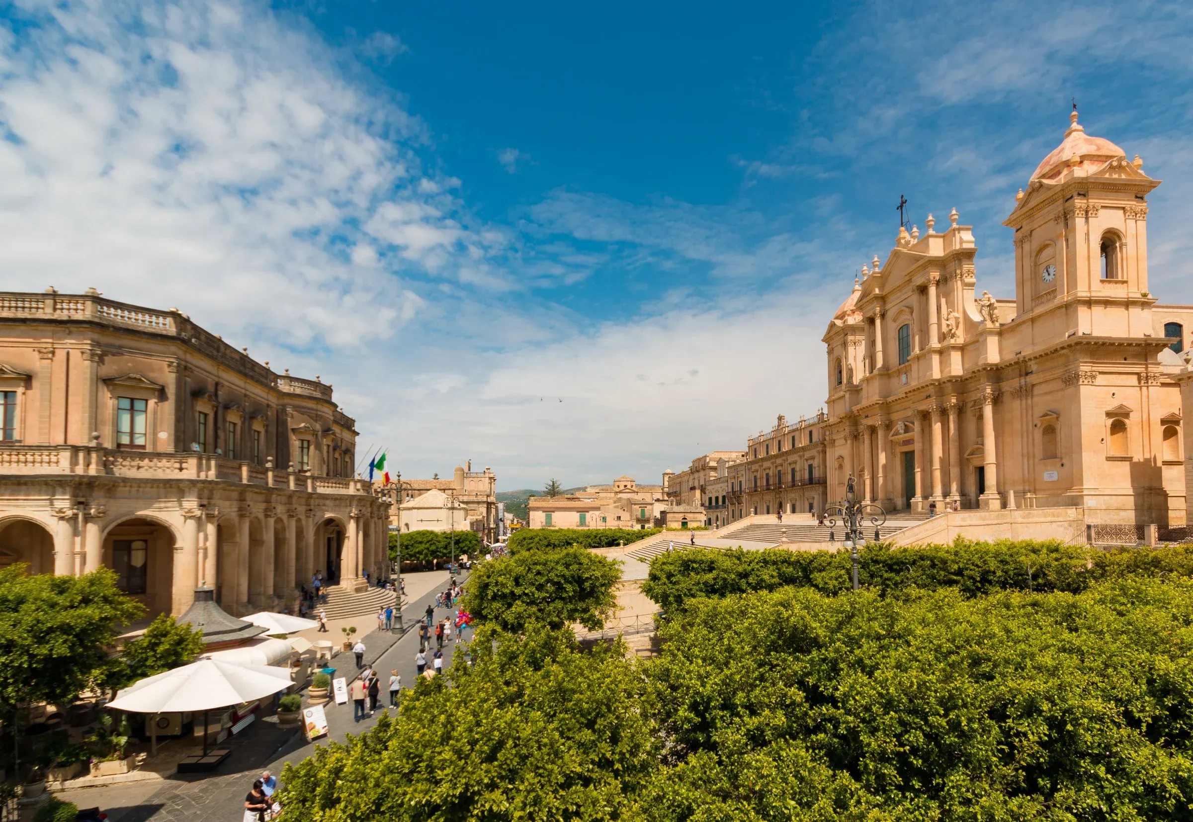Noto, Cattedrale e Corso Vittorio Emanuele in pietra dorata