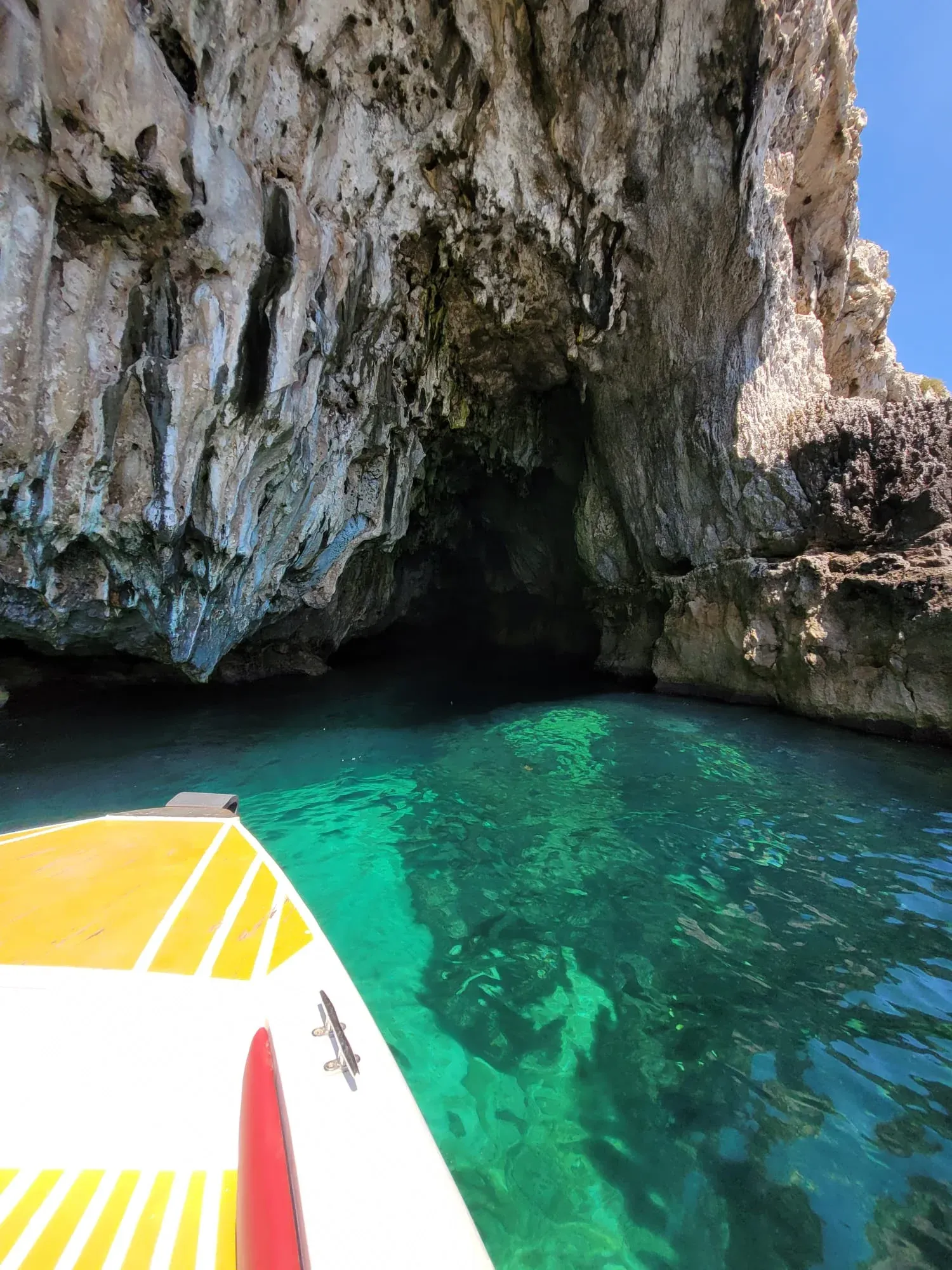 Le grotte marine colorate di Ortigia