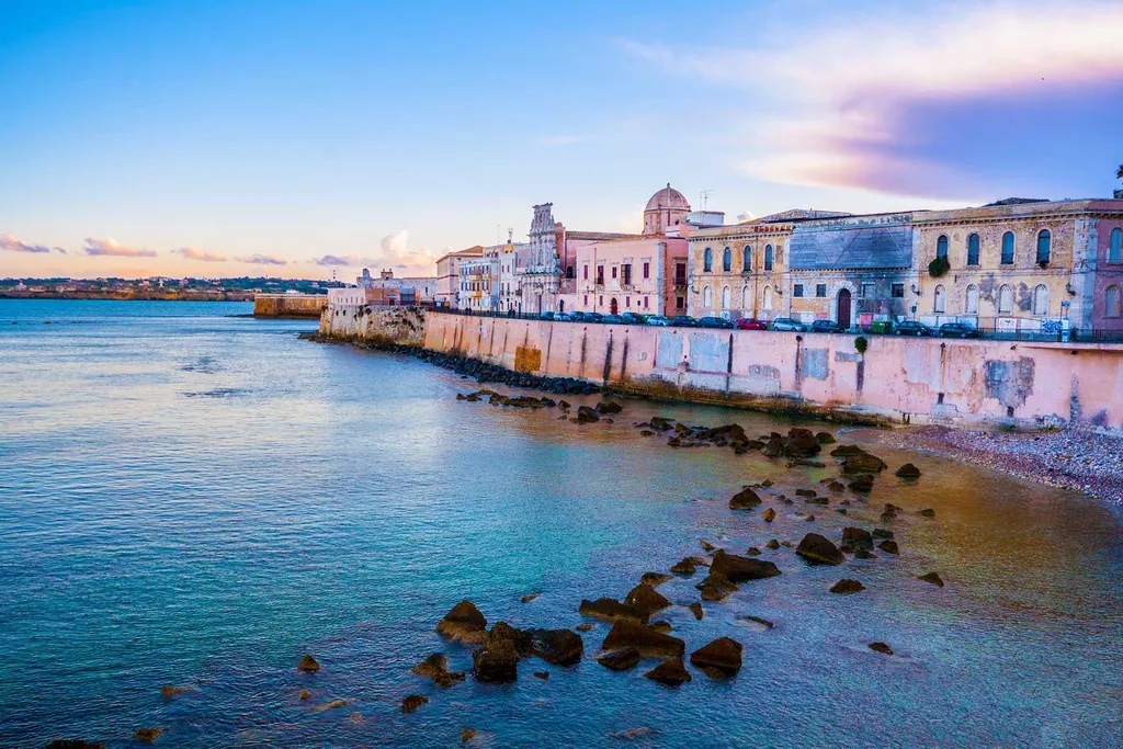 Lungomare di Ortigia all'ultima luce del tramonto (immagine segnaposto)